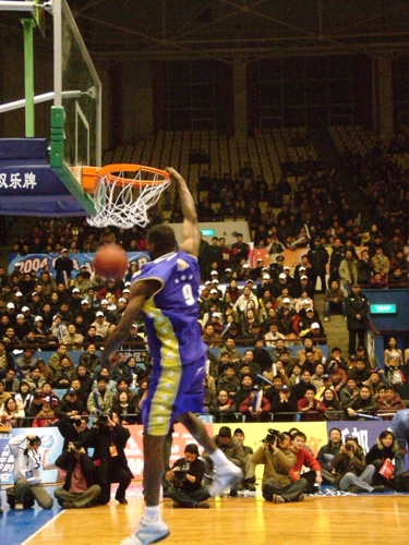 篮球比赛中